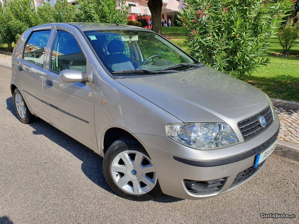 Fiat Punto 1.2i 5 Portas Março/05 - à venda - Ligeiros