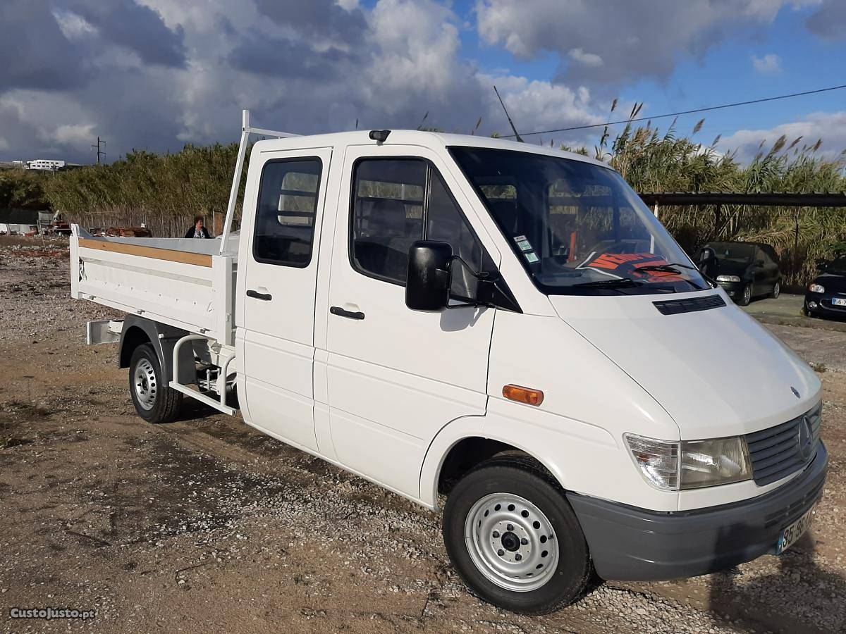 Mercedes-Benz 230 Sprinter Basculante Setembro/00 - à venda