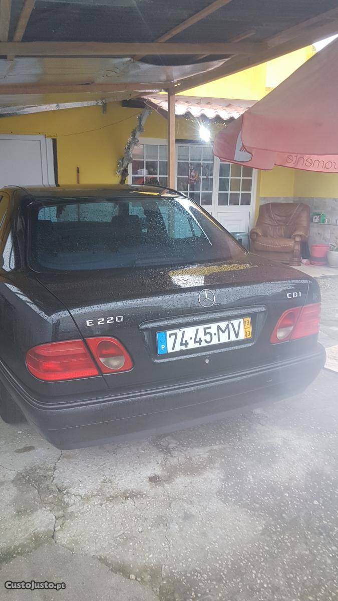 Mercedes-Benz E 220 Mercedes Março/99 - à venda - Ligeiros