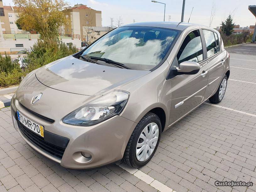 Renault Clio v - kms Fevereiro/12 - à venda -