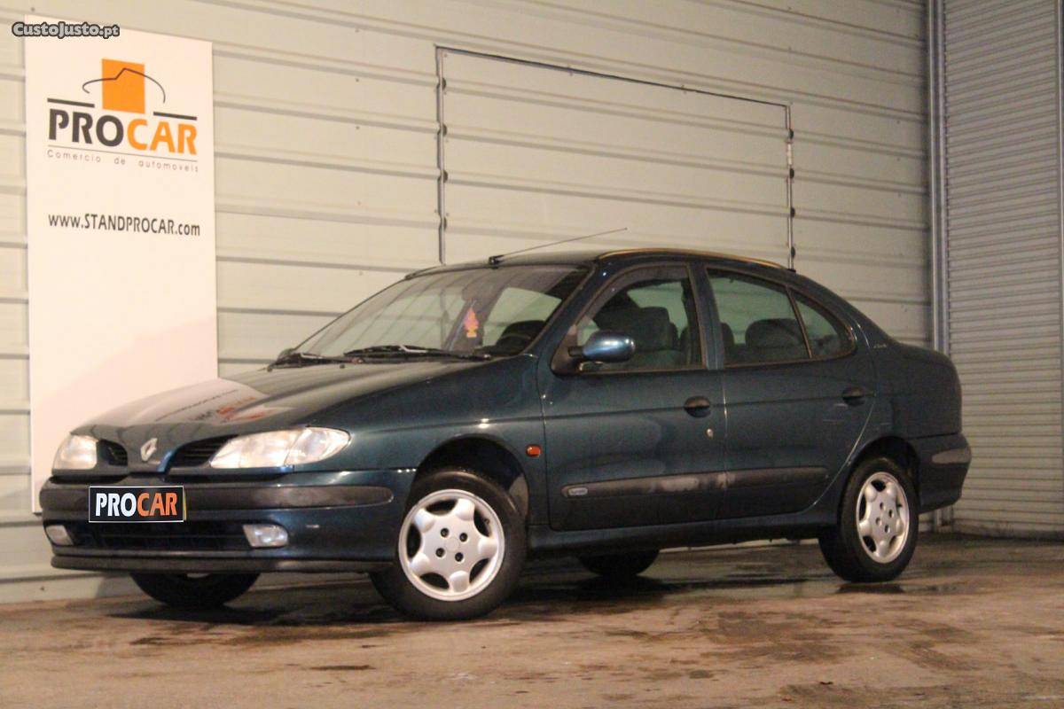 Renault Mégane Classic 1.4 Symbol Janeiro/99 - à venda -