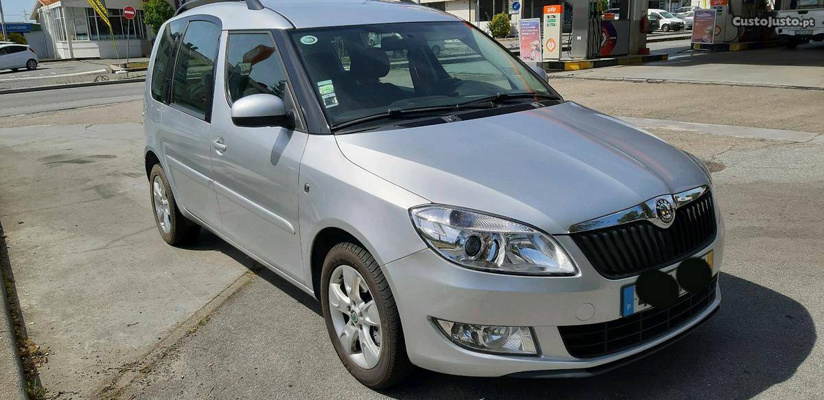 Skoda Roomster 1.6 TDI Monovolume Fevereiro/11 - à venda -