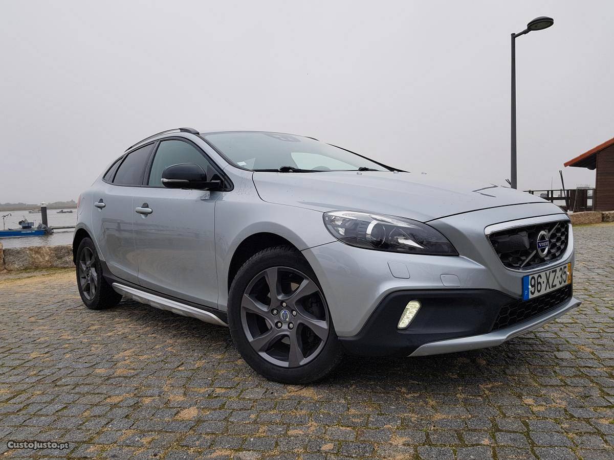 Volvo V40 Cross country Maio/13 - à venda - Ligeiros