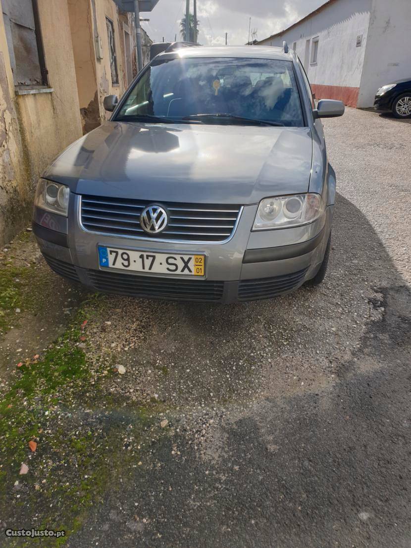 VW Passat 1.9 tdi com 130 cv Janeiro/02 - à venda -