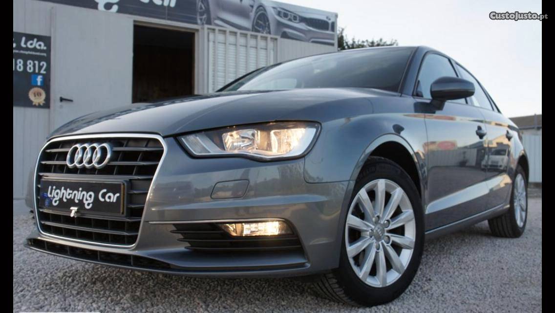 Audi A3 1.6TDi Limousine Março/16 - à venda - Ligeiros