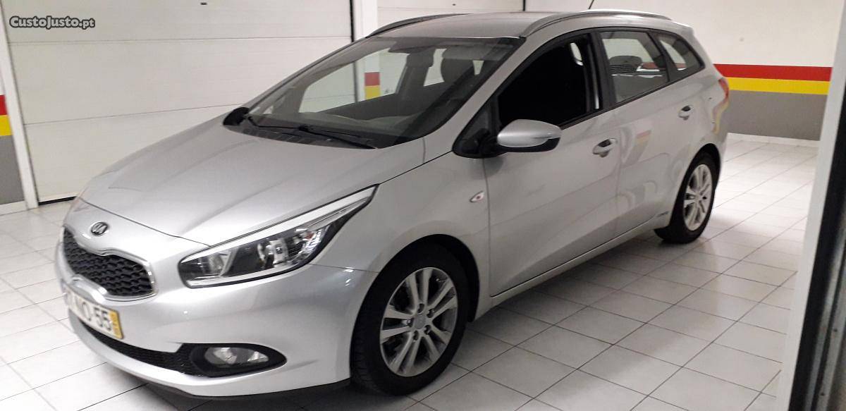 Kia Ceed SW CRDI 1.4 Eco Março/13 - à venda - Ligeiros