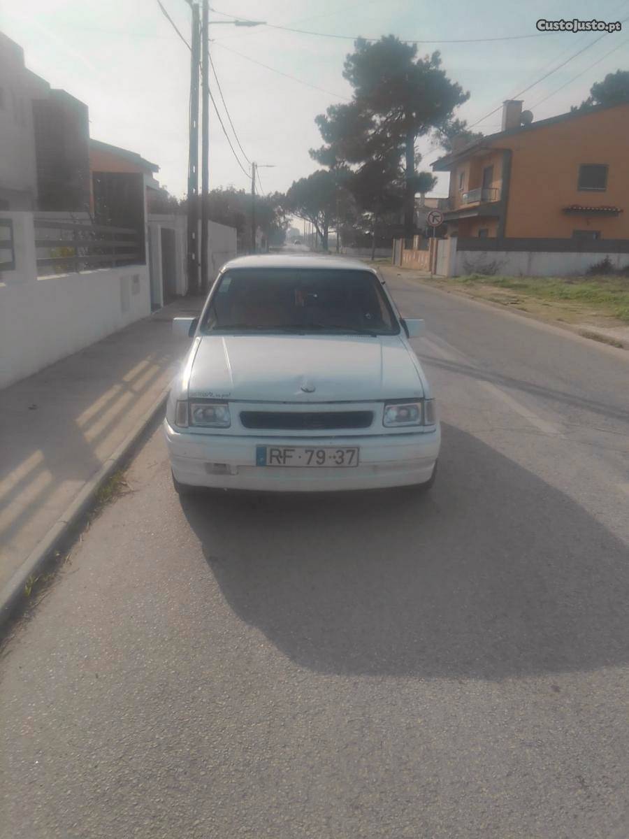 Opel Corsa 1.5 d isuzo Março/90 - à venda - Ligeiros