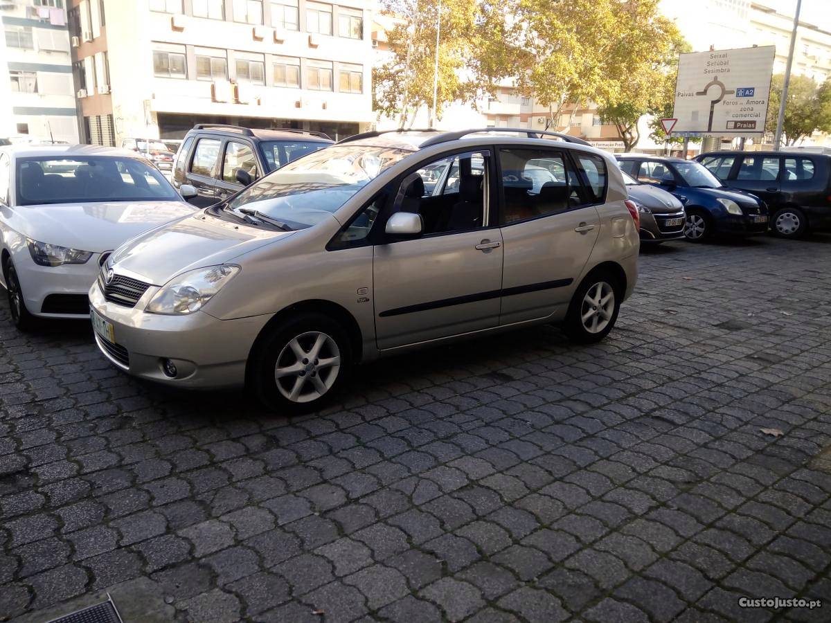 Toyota Corolla 2.0 D4D com A/C Junho/02 - à venda -