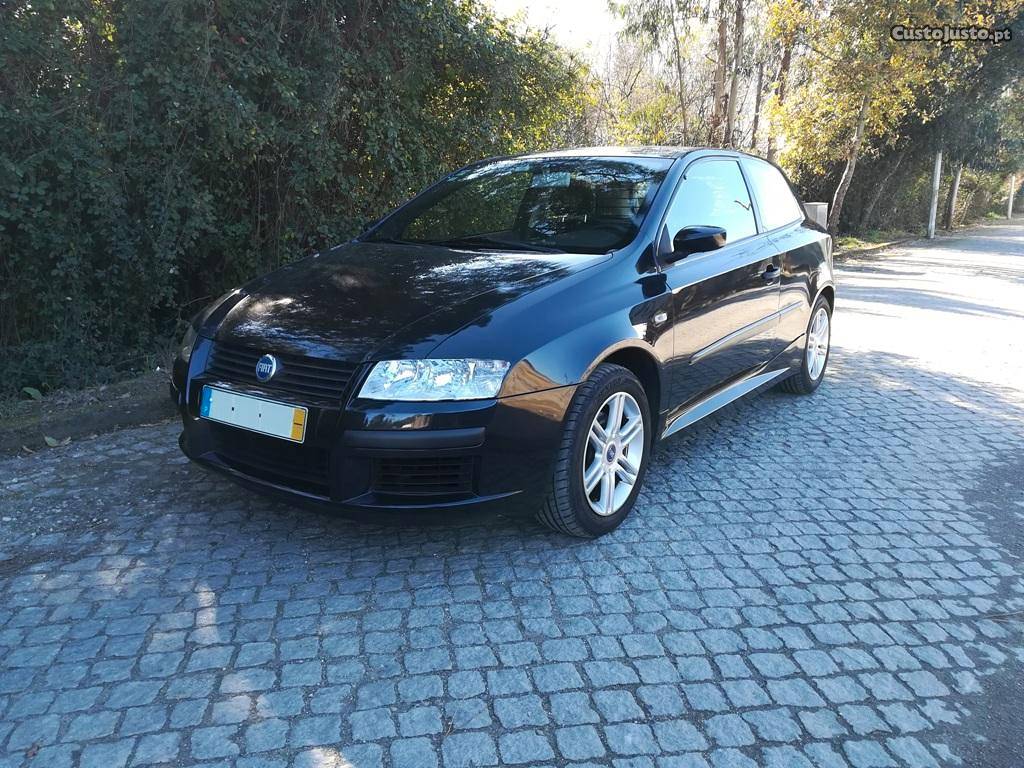 Fiat Stilo 1.9 JTD / km Junho/04 - à venda -