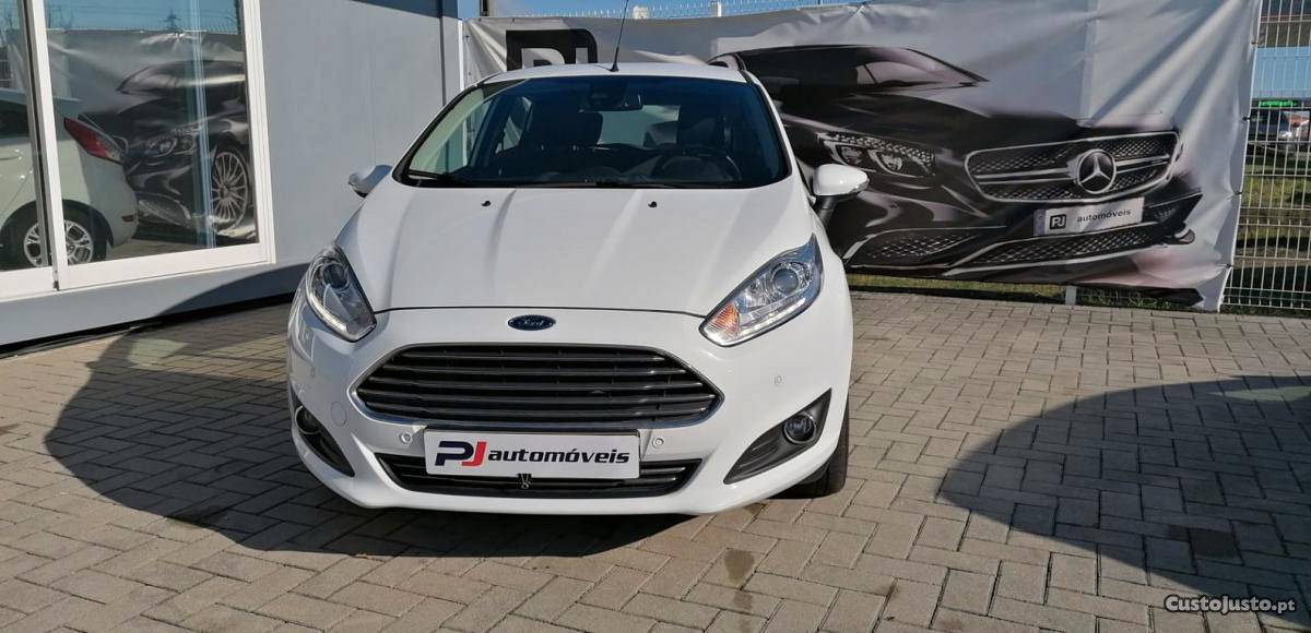 Ford Fiesta Titanium Junho/16 - à venda - Ligeiros