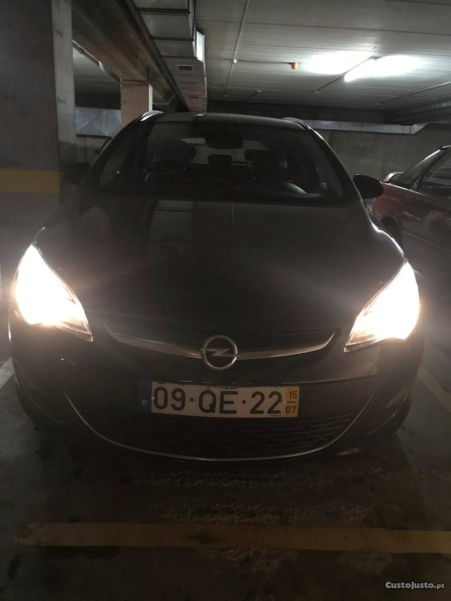 Opel Astra  tdci 110 CV Julho/15 - à venda - Ligeiros