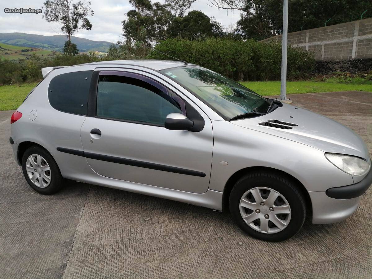 Peugeot 206 hdi Agosto/02 - à venda - Ligeiros Passageiros,