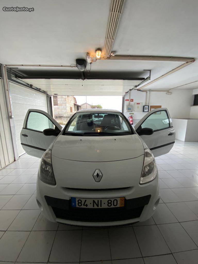 Renault Clio  Novembro/12 - à venda - Comerciais / Van,