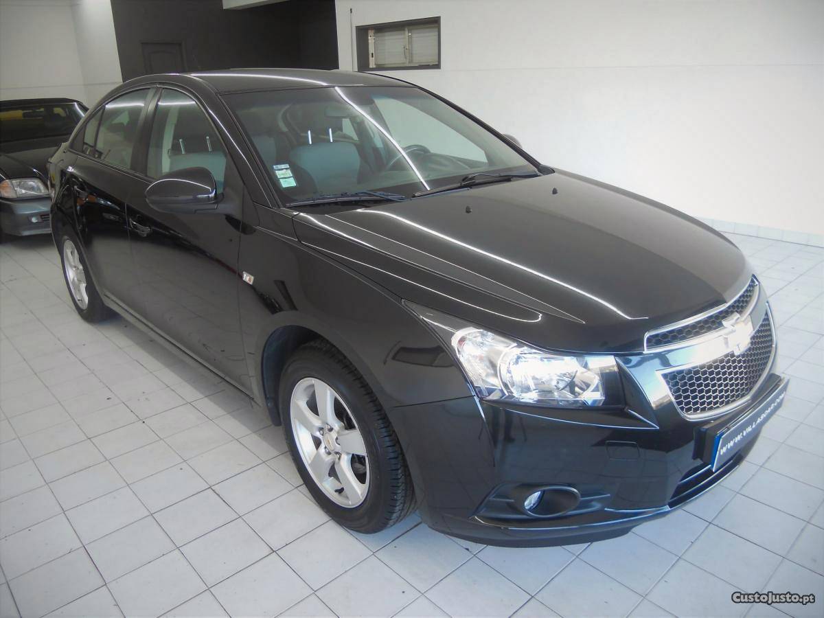 Chevrolet Cruze 1.6 LS Outubro/10 - à venda - Ligeiros