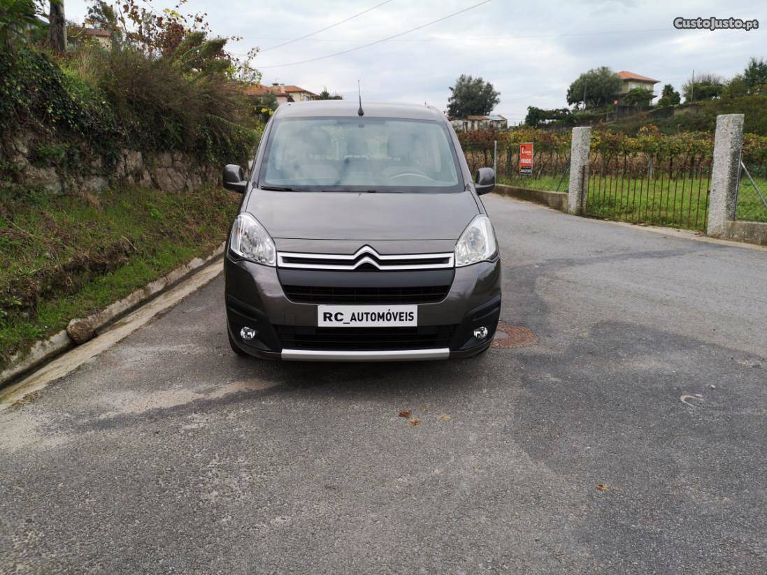 Citroën Berlingo MultiSpace Blue HDI Setembro/15 - à venda