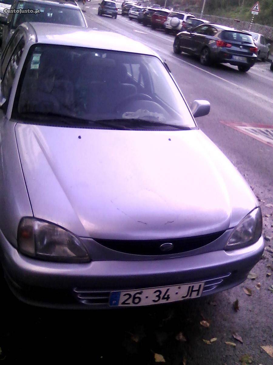 Daihatsu Charade berlina 5 portas Dezembro/98 - à venda -