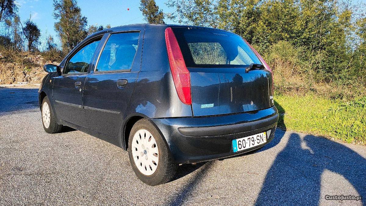 Fiat Punto 1.2 gasolina SX Outubro/02 - à venda - Ligeiros