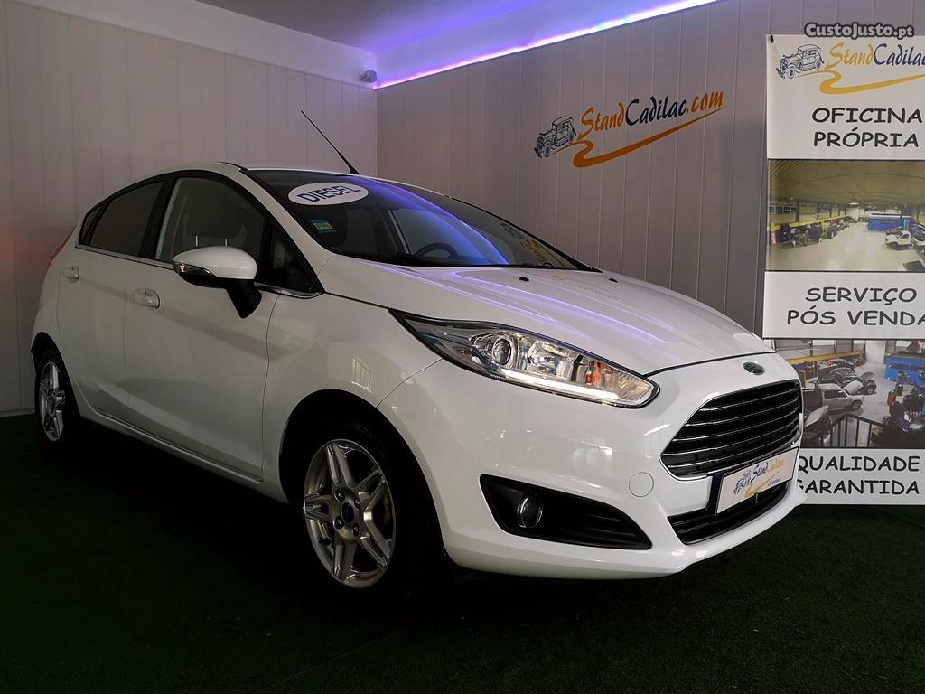 Ford Fiesta 1.5 TDCI Titannium Fevereiro/15 - à venda -