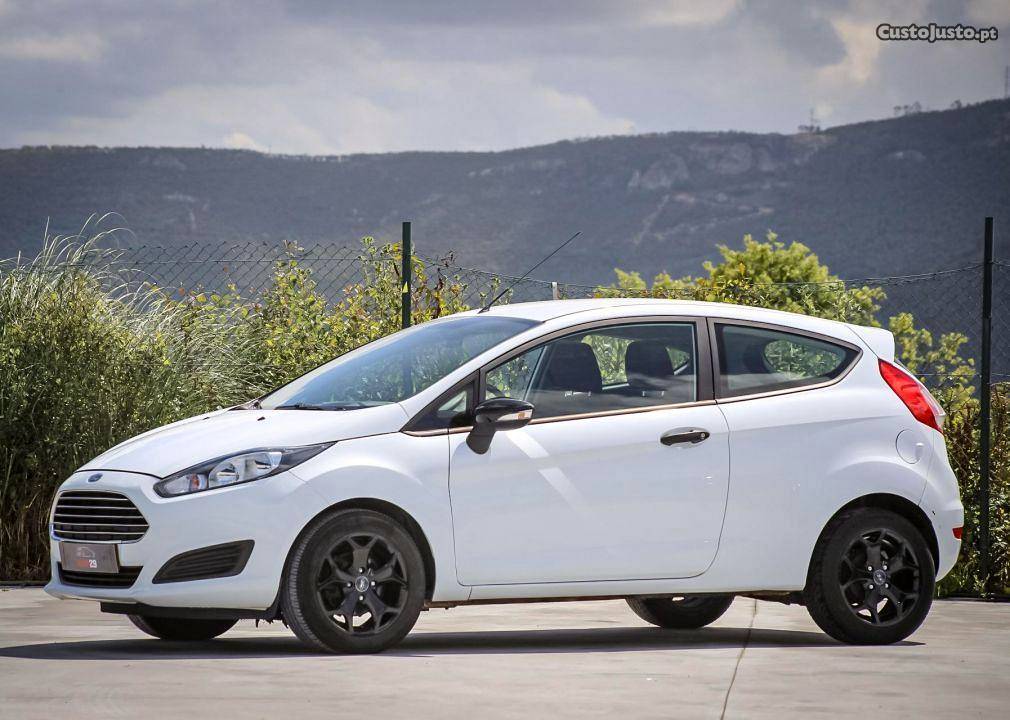 Ford Fiesta 3p 1.4tdci Outubro/15 - à venda - Ligeiros