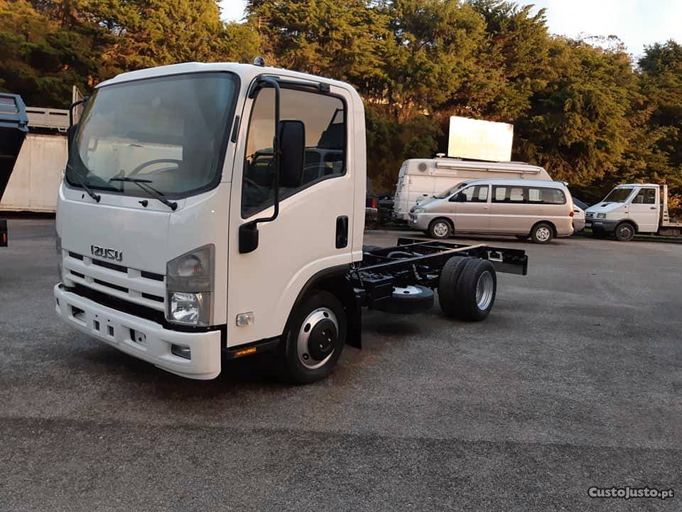 Isuzu NNR 85 Tribasculante Maio/10 - à venda - Comerciais /