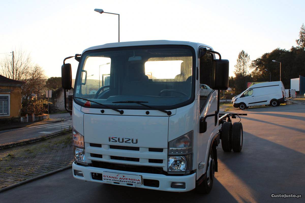 Isuzu SERIE N  Abril/16 - à venda - Comerciais / Van,