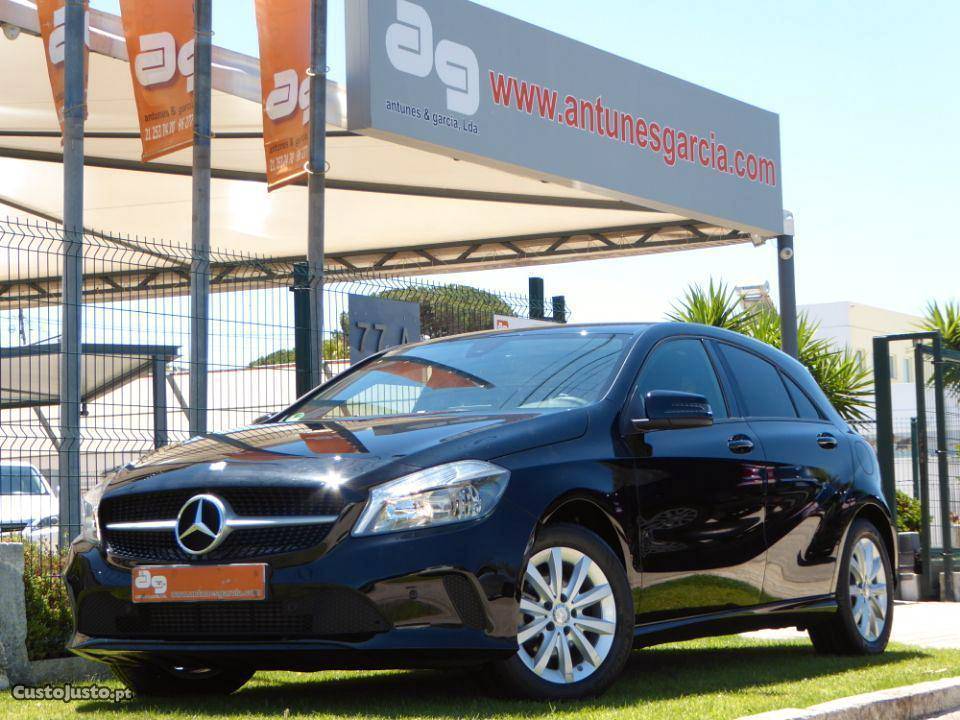 Mercedes-Benz A 160 D Style  km Abril/17 - à venda -