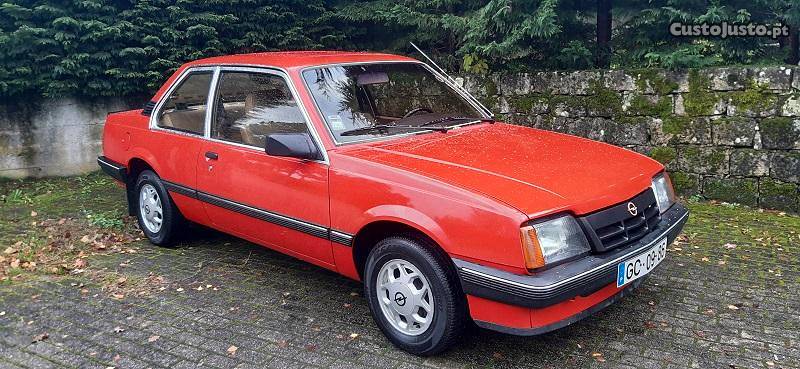 Opel Ascona  S2 Door De Luxe Agosto/82 - à venda -