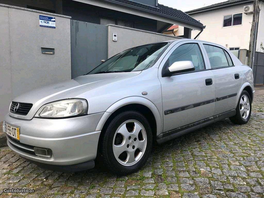 Opel Astra v Janeiro/00 - à venda - Ligeiros