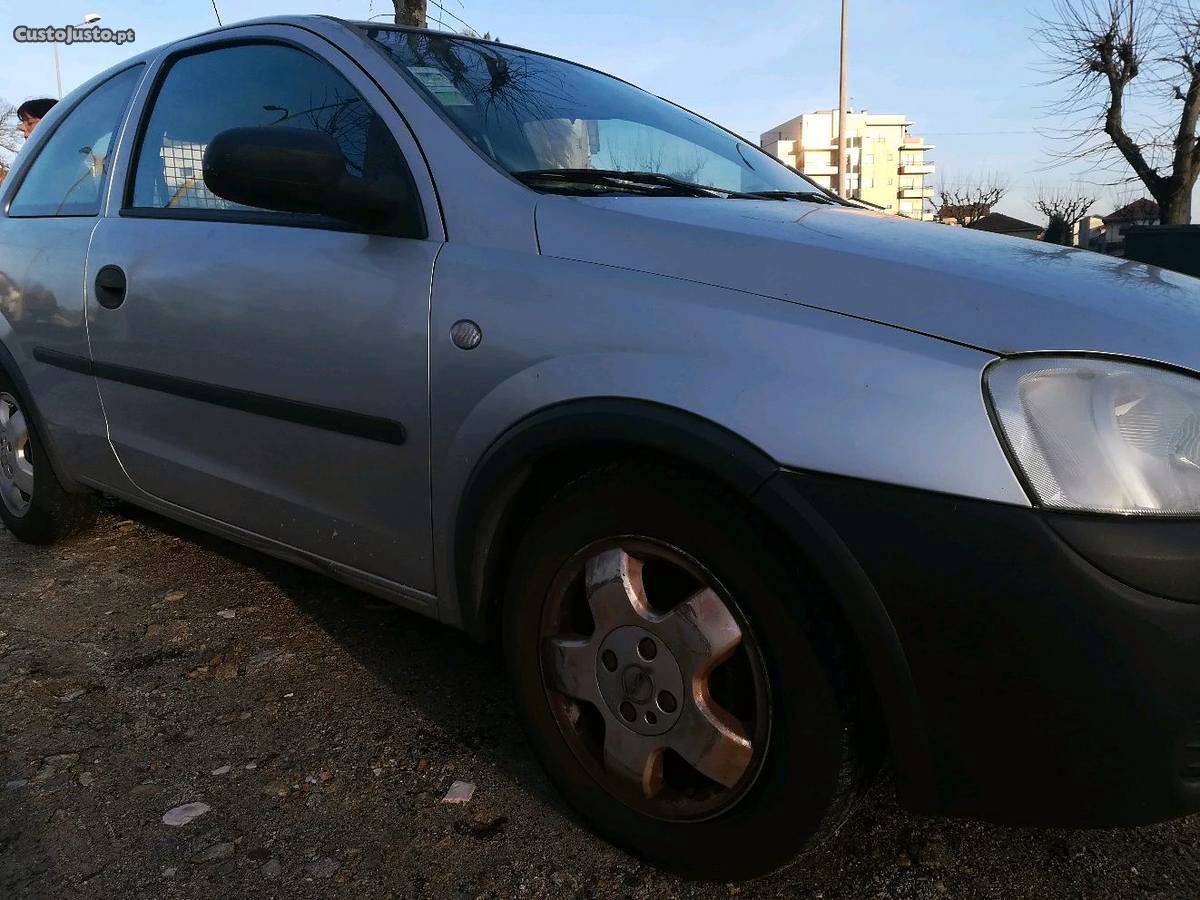 Opel Corsa 1.7 Di Novembro/01 - à venda - Comerciais / Van,