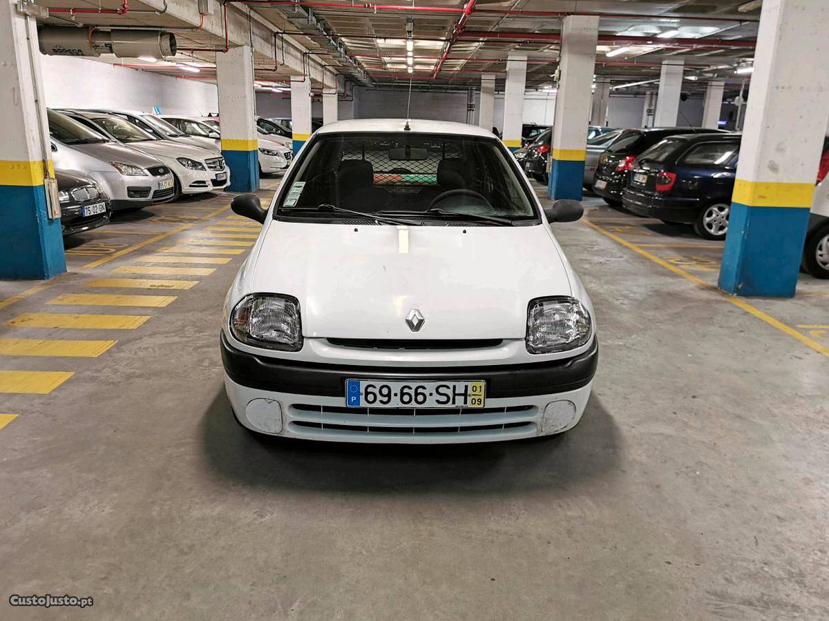 Renault Clio 1.5 dCi Outubro/01 - à venda - Ligeiros