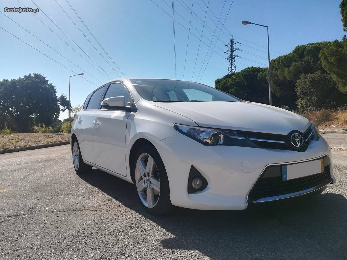 Toyota Auris 1.4 D-4D Pack Sport Março/13 - à venda -