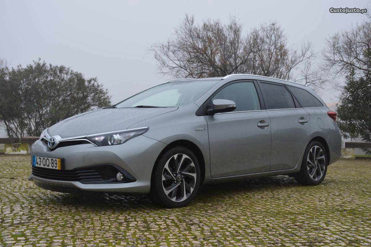 Toyota Auris Touring Sports Dezembro/15 - à venda -