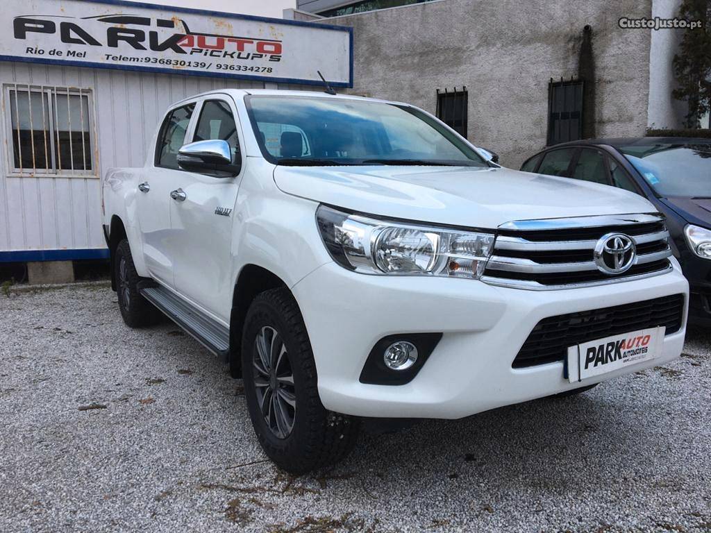 Toyota Hilux 2.4D4d 4x4 5 Lug 4X4 Dezembro/18 - à venda -