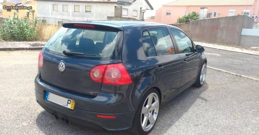 VW Golf 1.9 TDI Fevereiro/05 - à venda - Ligeiros