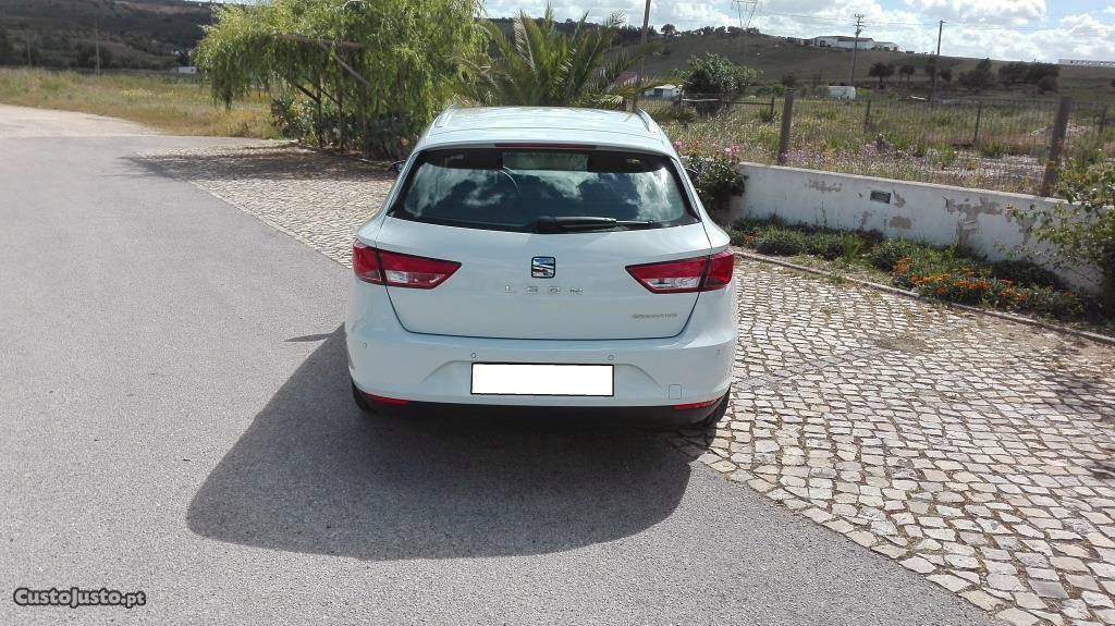 Seat Leon 1.6 tdI STYLE cx6vel Dezembro/15 - à venda -