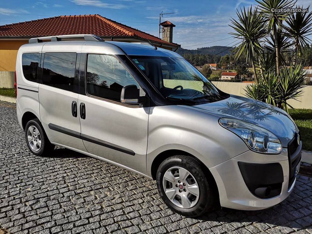 Fiat Doblo 5 lugares diesel Julho/10 - à venda - Ligeiros