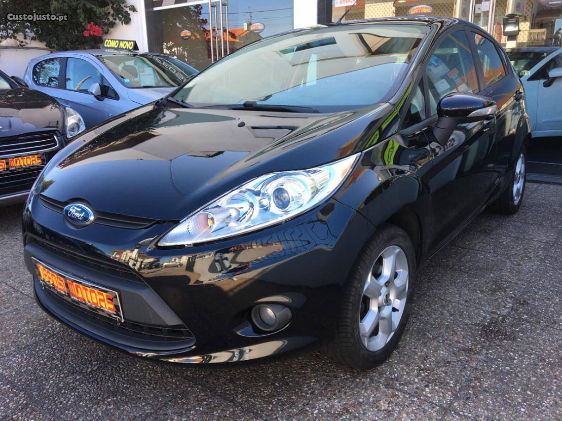 Ford Fiesta 1.25 Trend Março/10 - à venda - Ligeiros