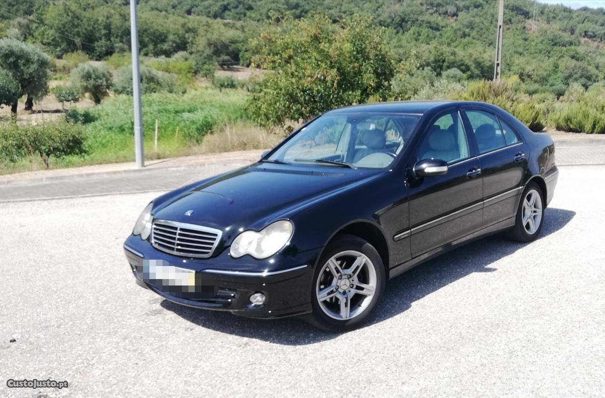 Mercedes-Benz C 220 Elegance Maio/05 - à venda - Ligeiros