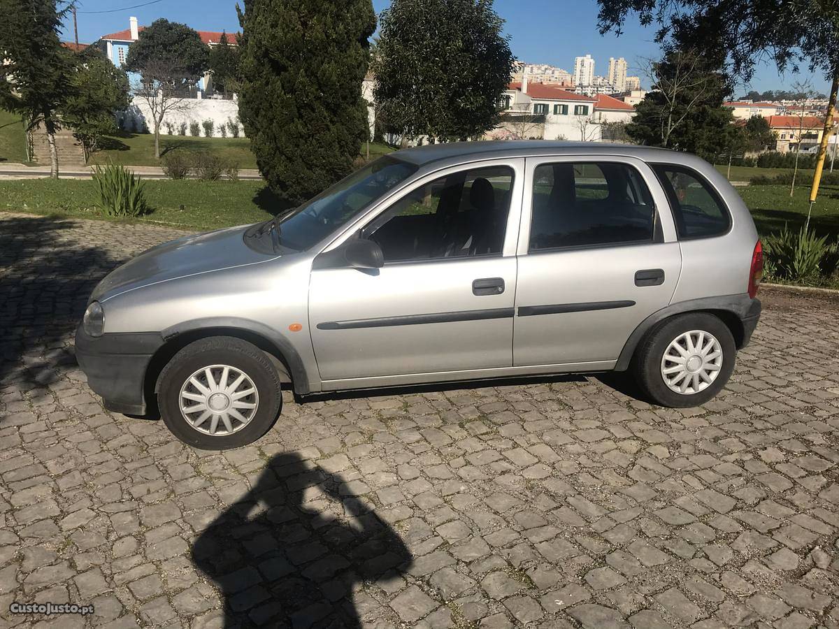 Opel Corsa 1.0 Eco. 12v Julho/00 - à venda - Ligeiros