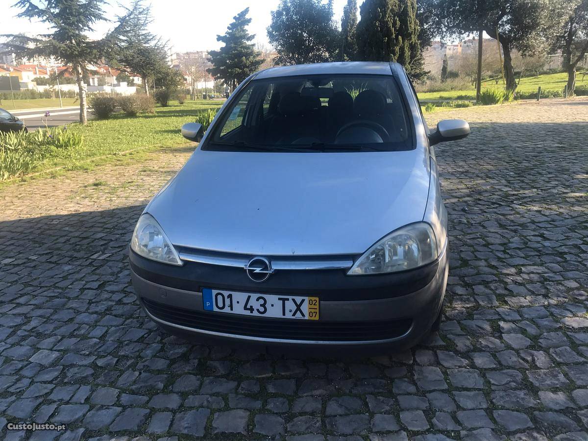 Opel Corsa C v 5 portas Julho/02 - à venda -