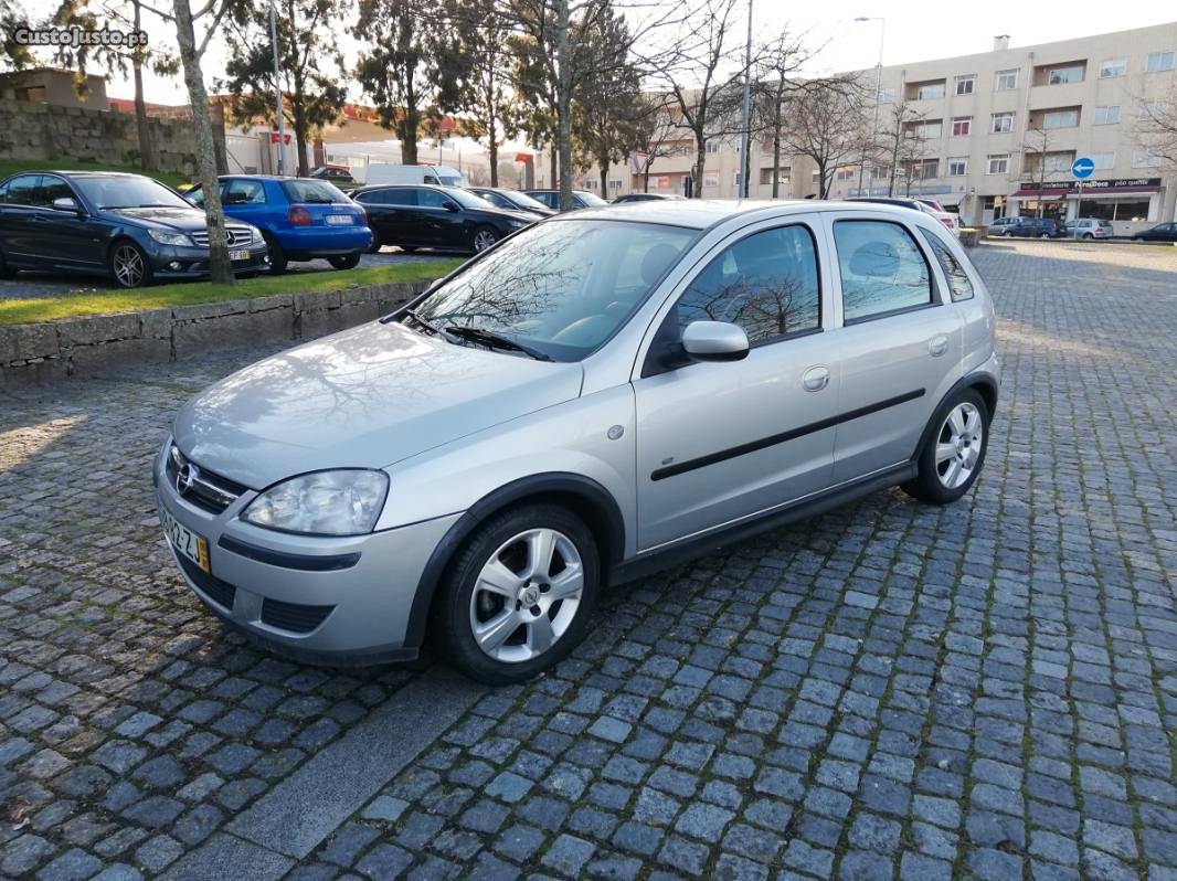 Opel Corsa v Enjoy R Janeiro/05 - à venda - Ligeiros