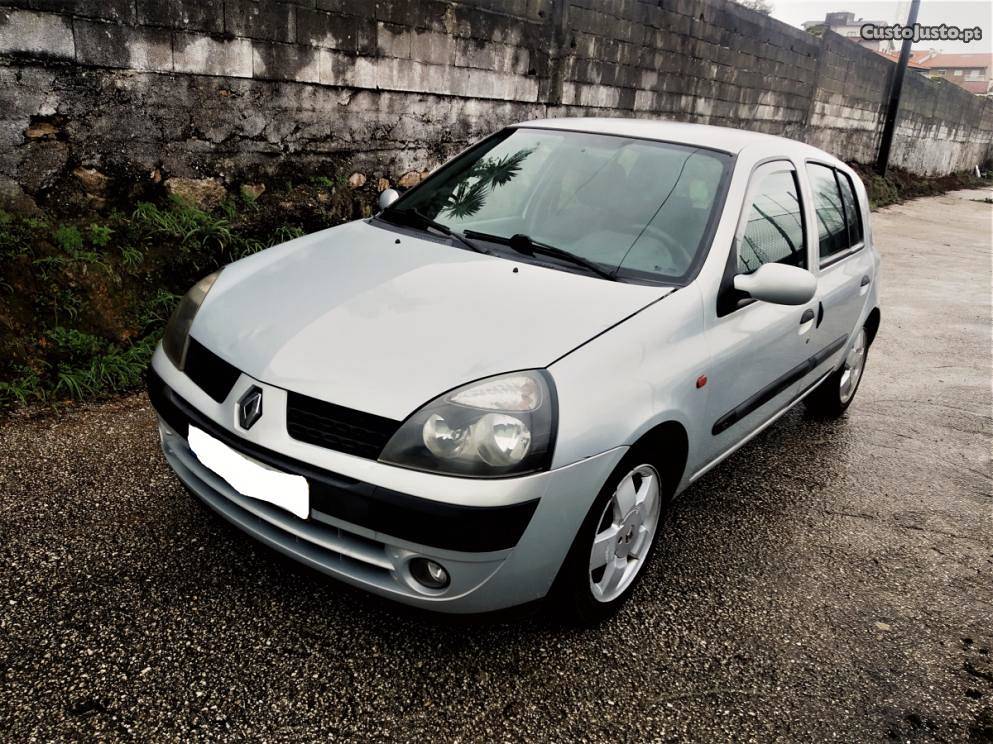 Renault Clio v Authentique Dezembro/01 - à venda -