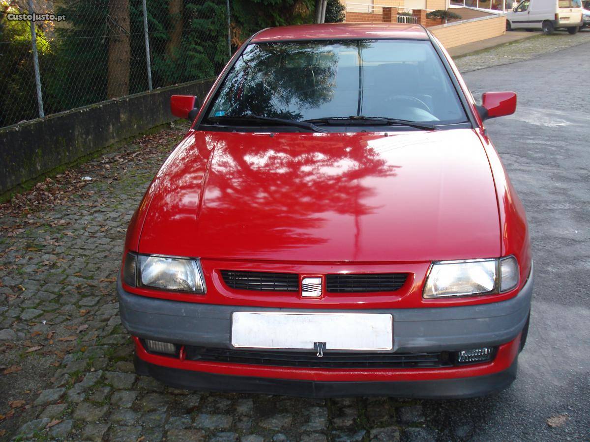 Seat Ibiza  D Janeiro/94 - à venda - Comerciais / Van,