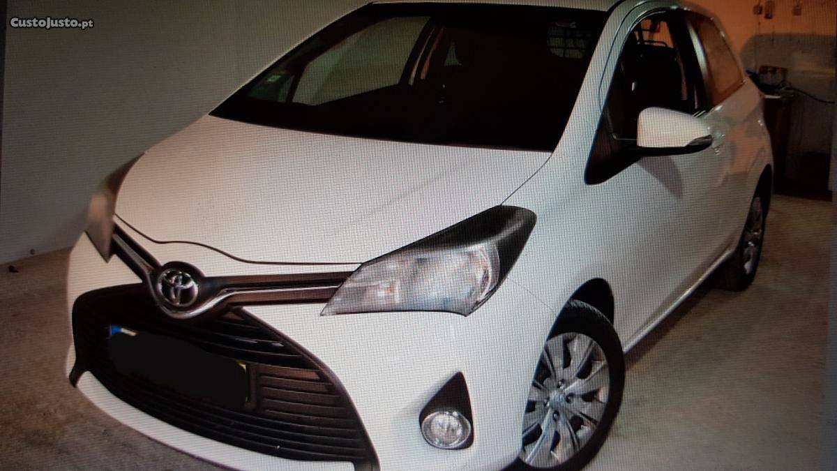 Toyota Yaris 1.4 D4D 2lug Agosto/15 - à venda - Comerciais