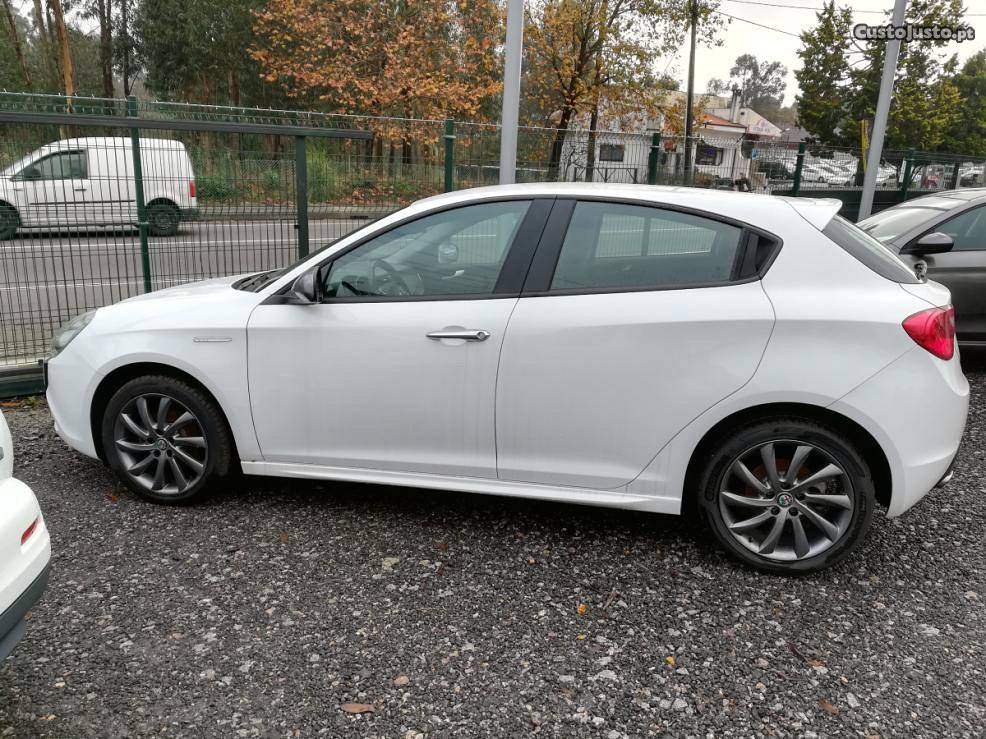 Alfa Romeo Giulietta 1.6 JTDM 120cv Super Março/17 - à