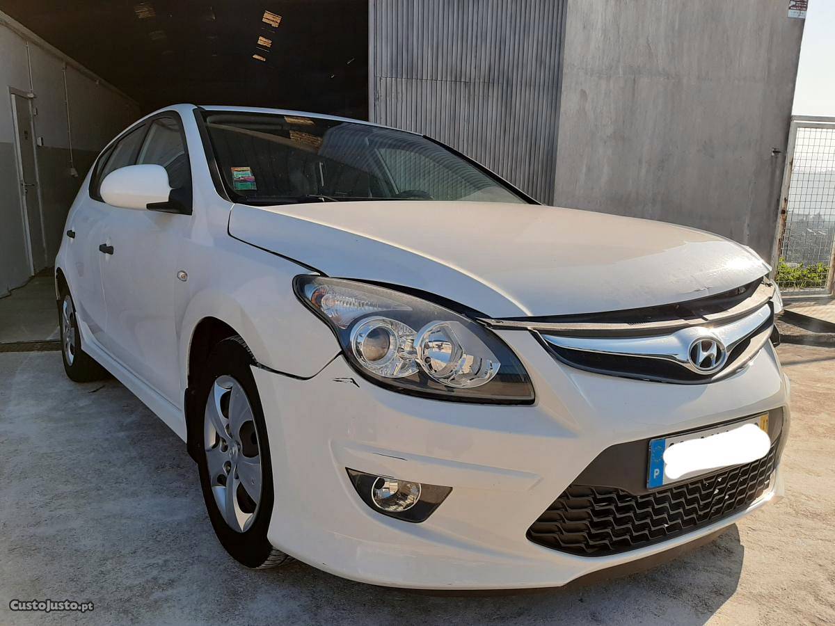 Hyundai i salvado  Junho/11 - à venda - Ligeiros