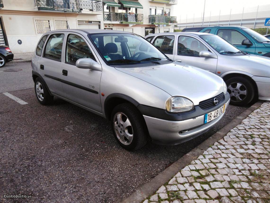 Opel Corsa 100 Anos Setembro/99 - à venda - Ligeiros