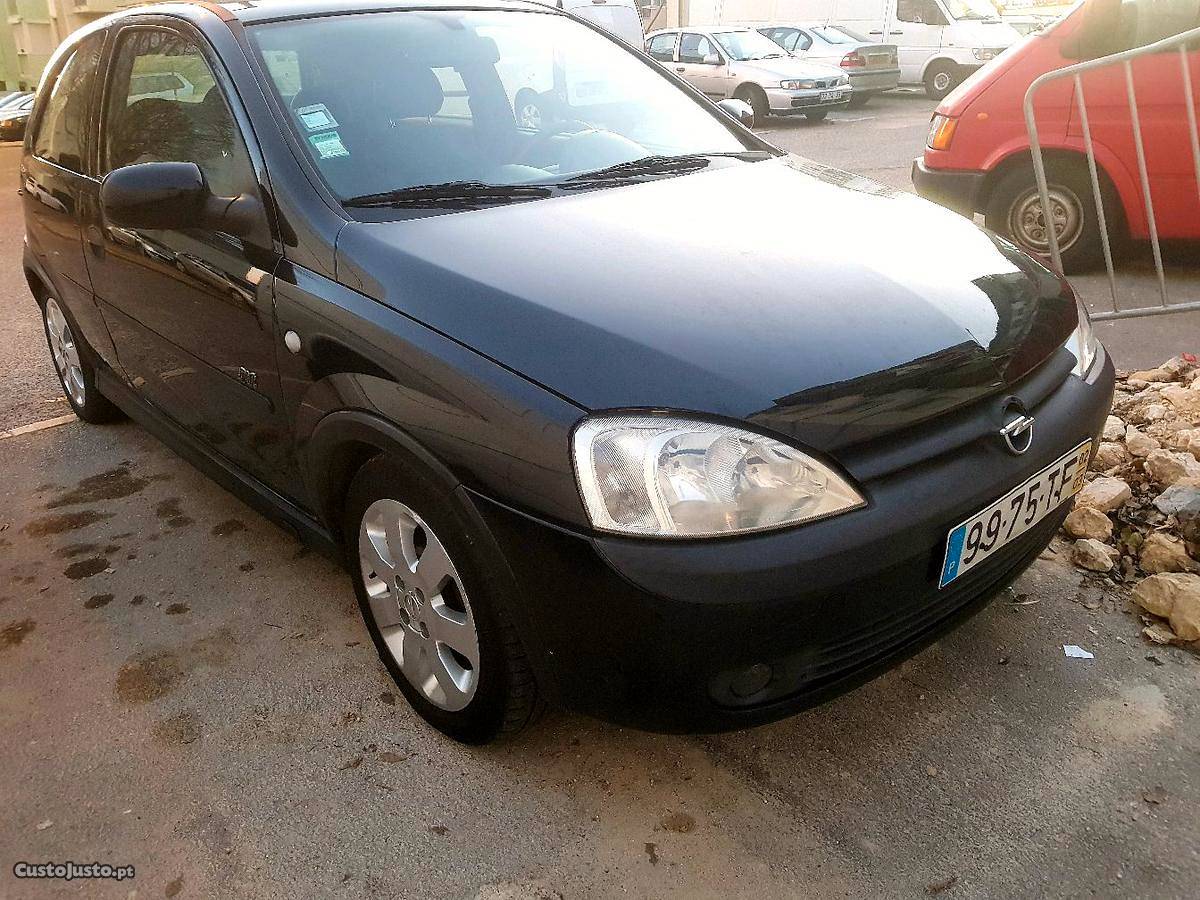 Opel Corsa  Março/02 - à venda - Ligeiros