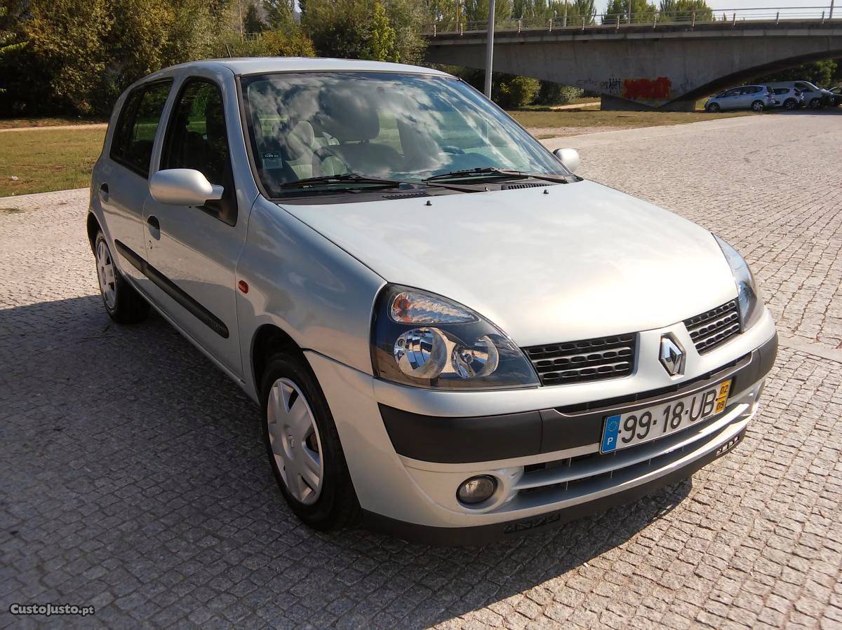 Renault Clio Automático v Setembro/02 - à venda -