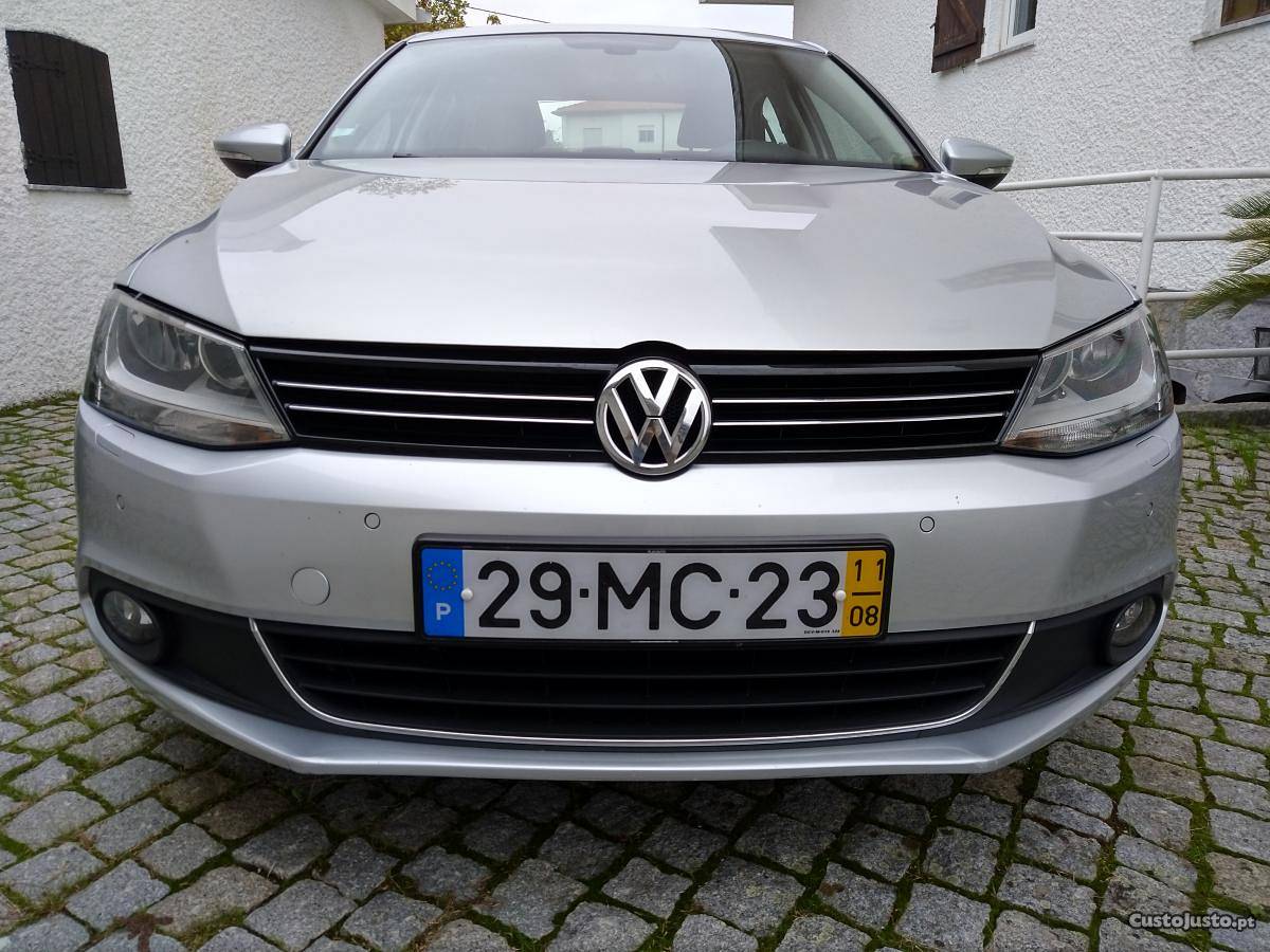 VW Jetta Highline1.6tdi Agosto/11 - à venda - Ligeiros